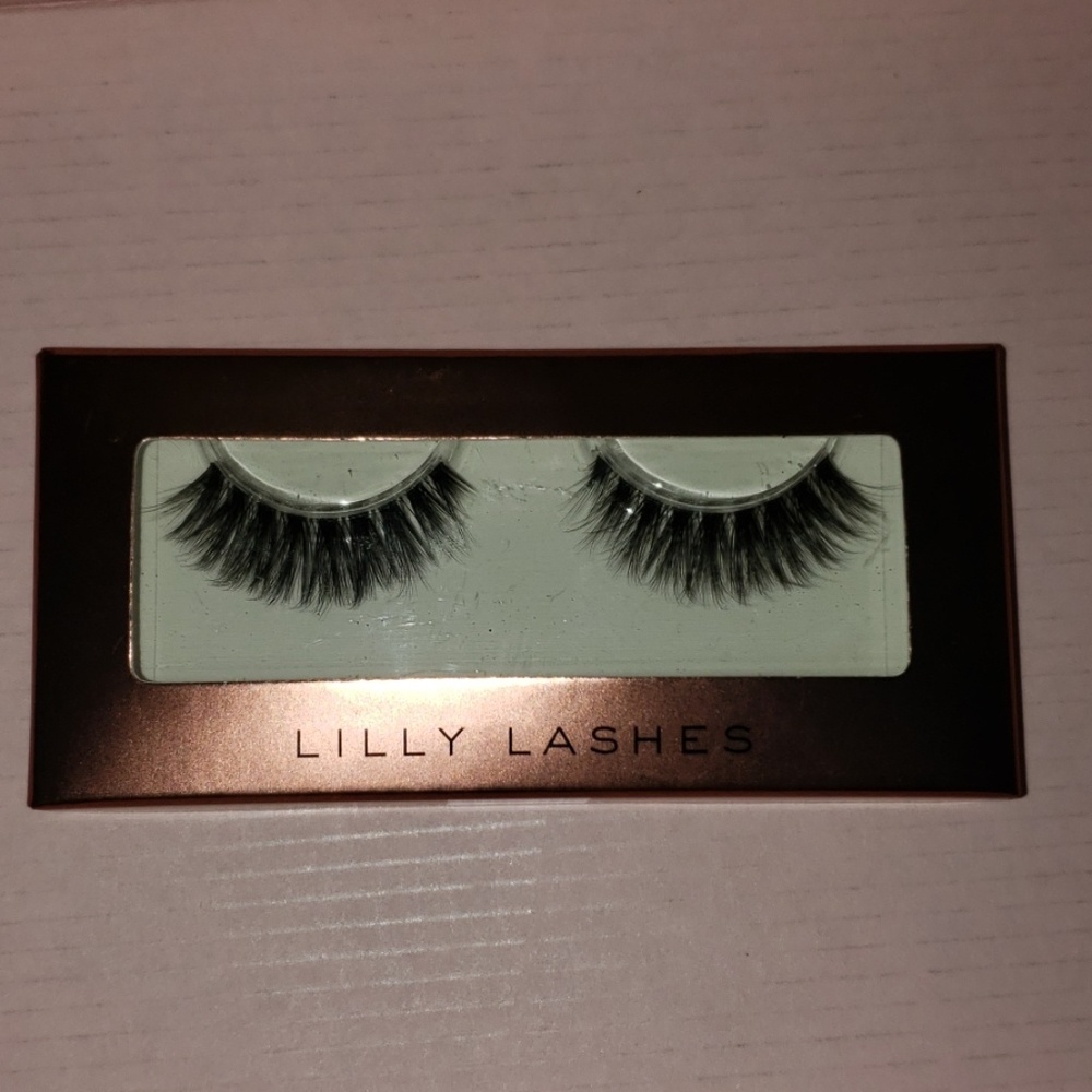 Pair of Lilly Lashes